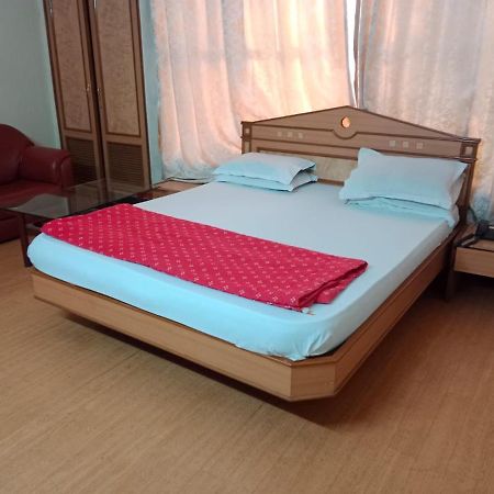 Pooja International Nashik Hotel Buitenkant foto