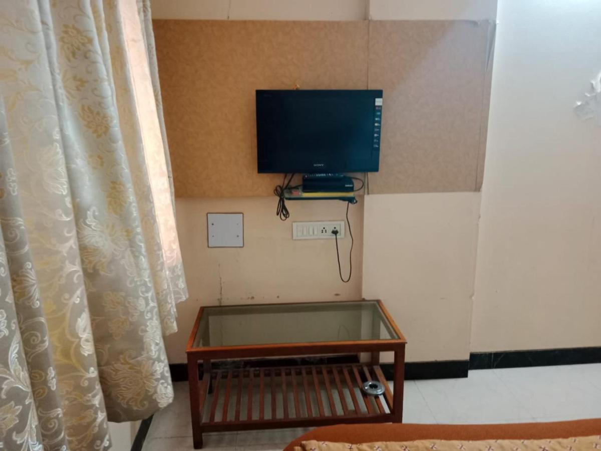 Pooja International Nashik Hotel Buitenkant foto