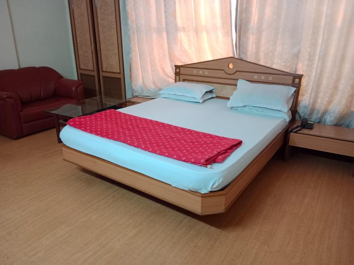 Pooja International Nashik Hotel Buitenkant foto