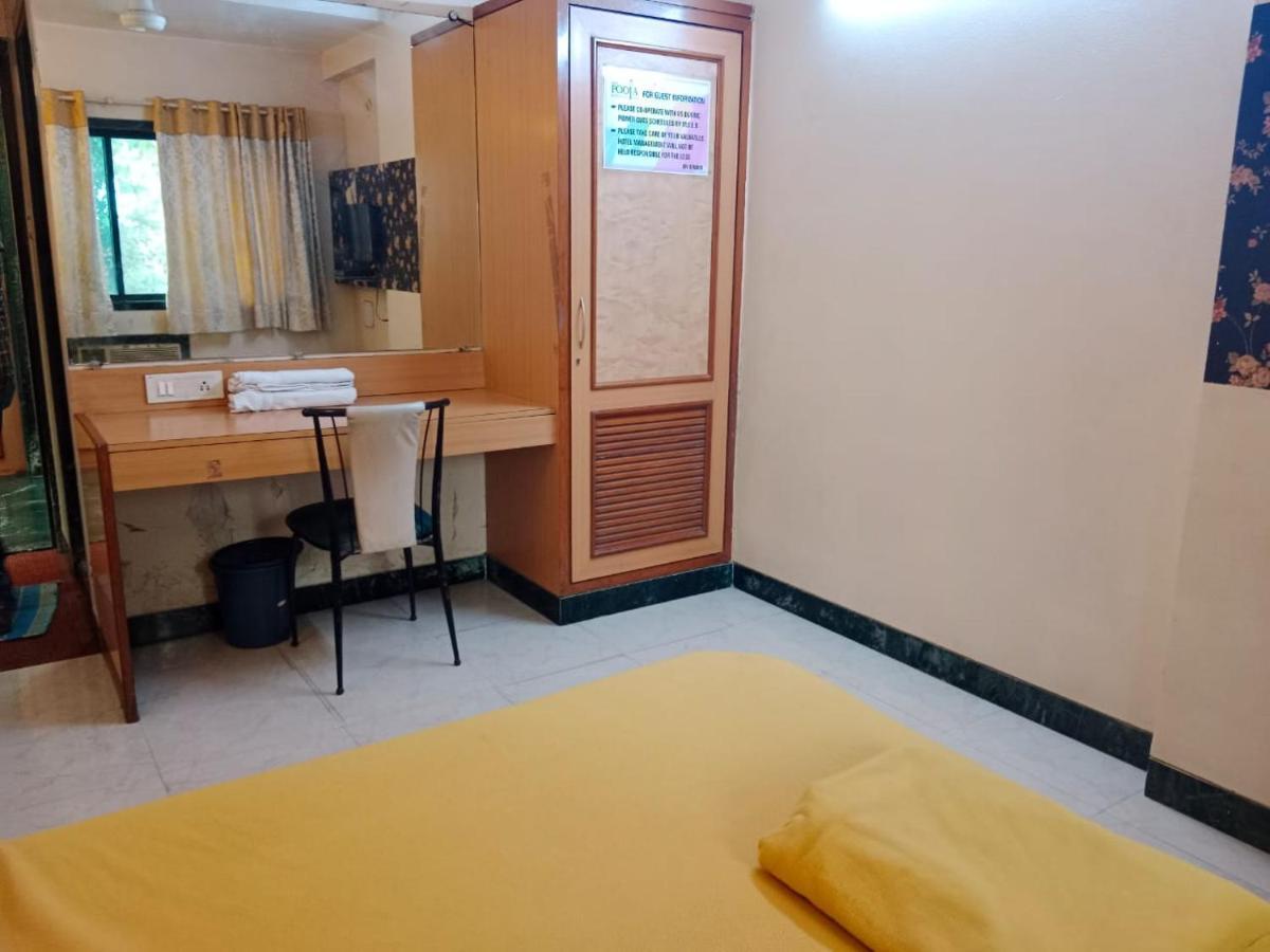 Pooja International Nashik Hotel Buitenkant foto
