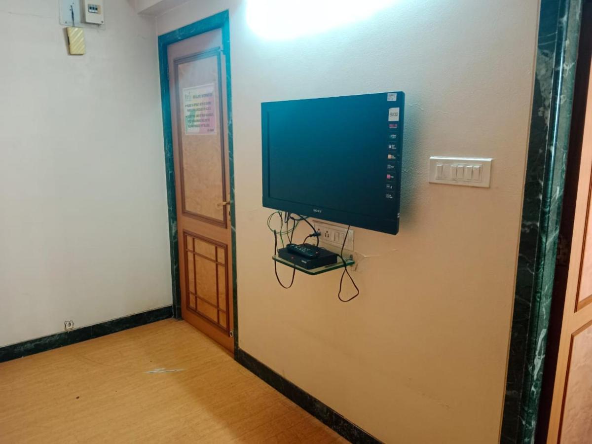 Pooja International Nashik Hotel Buitenkant foto