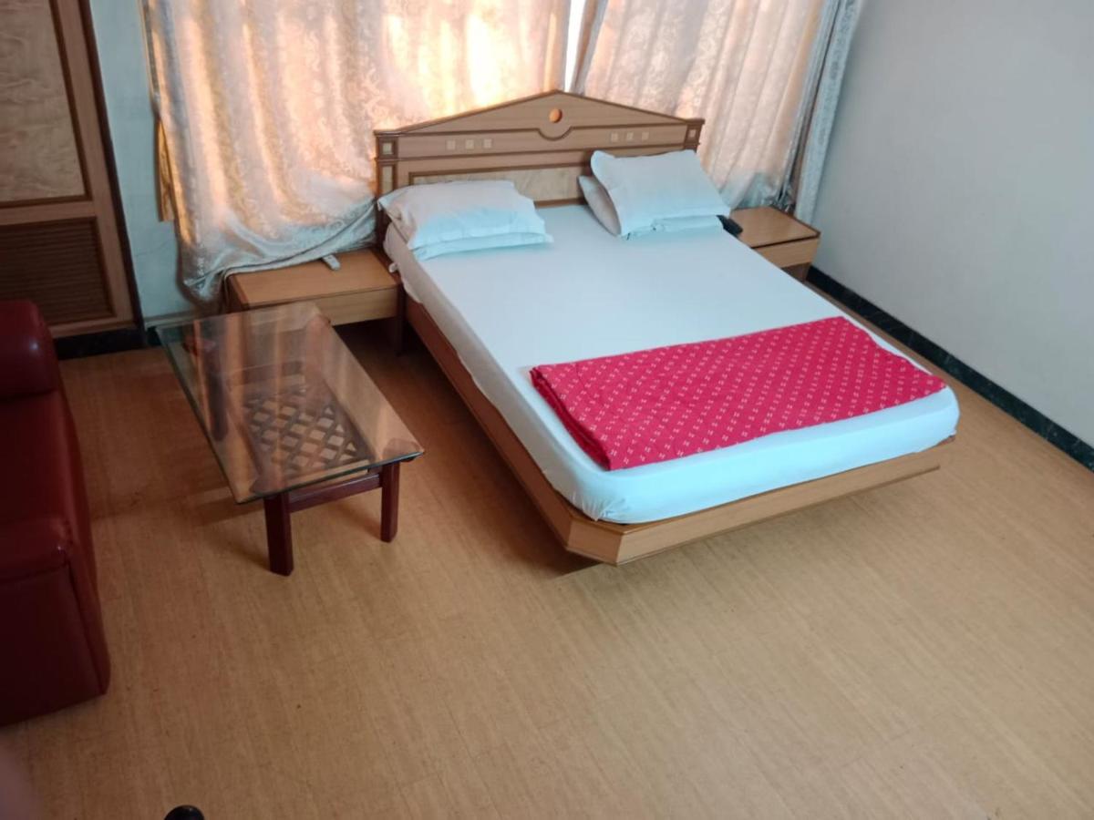 Pooja International Nashik Hotel Buitenkant foto