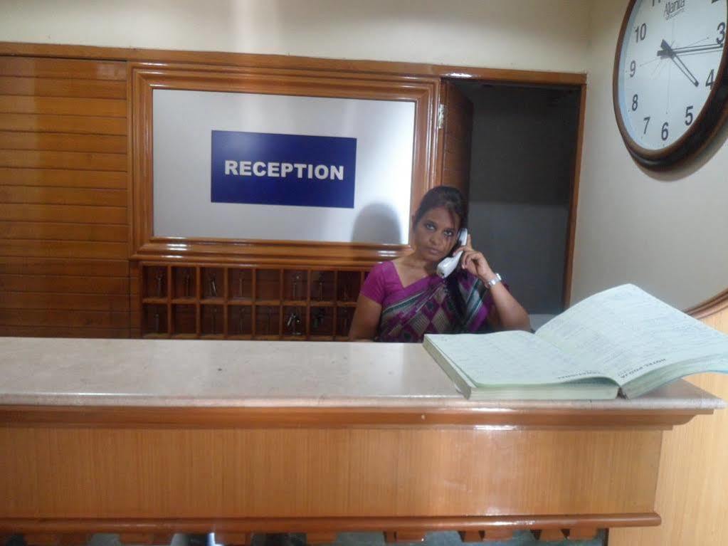 Pooja International Nashik Hotel Buitenkant foto