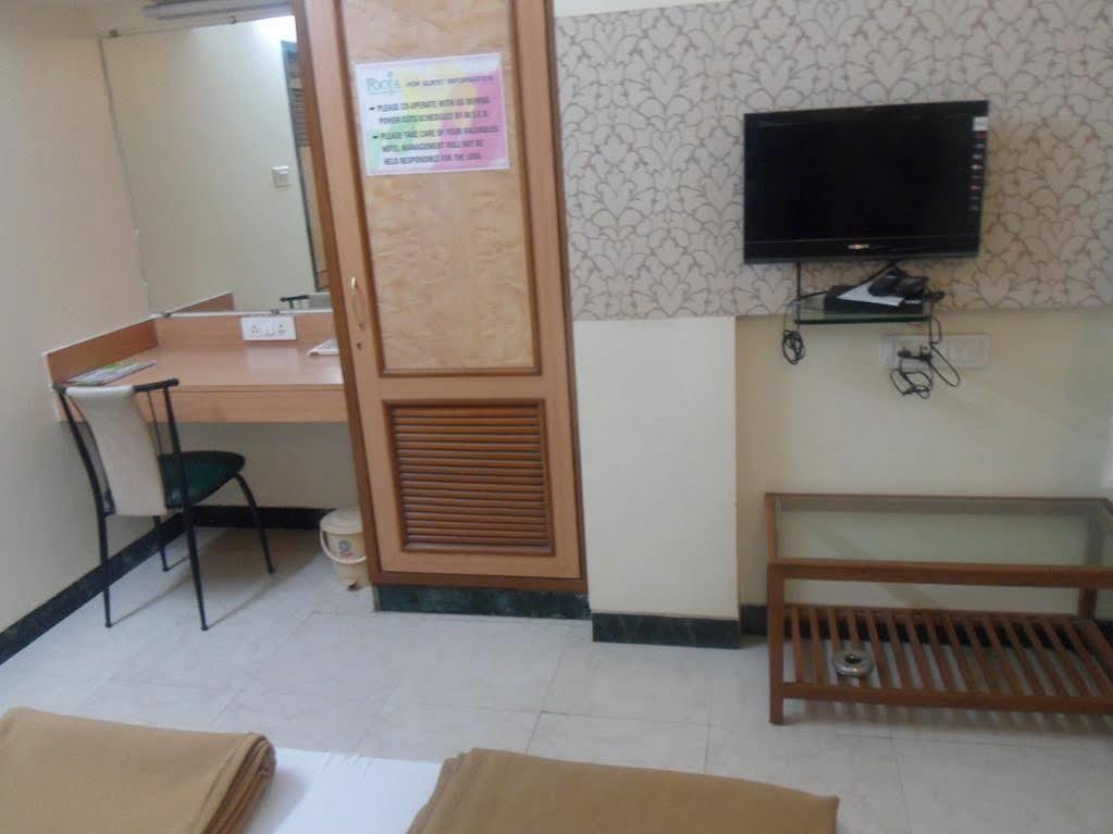 Pooja International Nashik Hotel Buitenkant foto