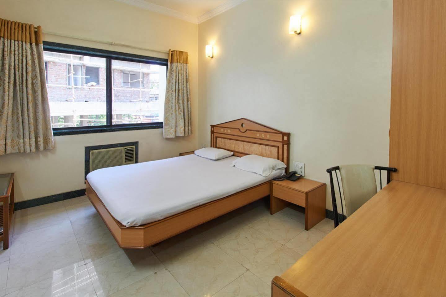 Pooja International Nashik Hotel Buitenkant foto