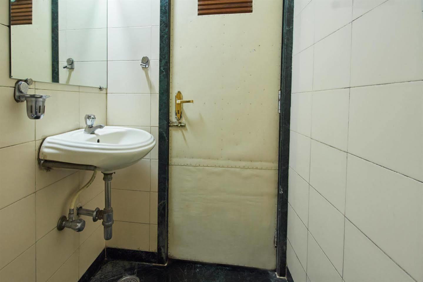 Pooja International Nashik Hotel Buitenkant foto