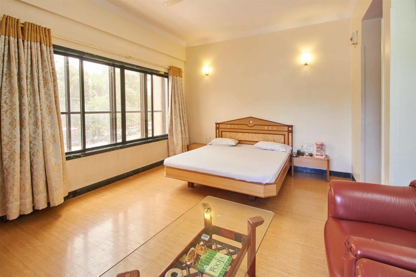 Pooja International Nashik Hotel Buitenkant foto
